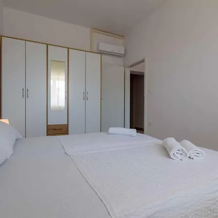 In 39117 Apartment Novi Vinodolski