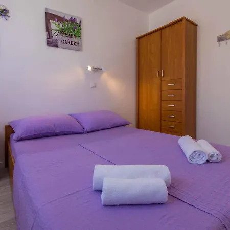 In 39117 Apartment *