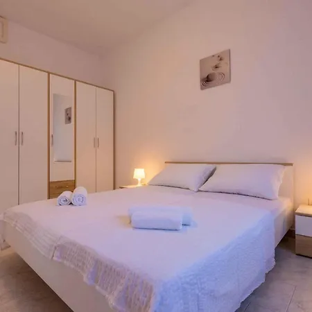 In 39117 Apartment Novi Vinodolski
