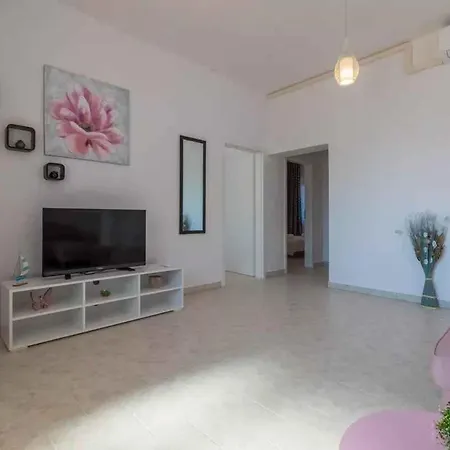 Apartment In 39117