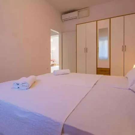 In 39117 Apartment Novi Vinodolski